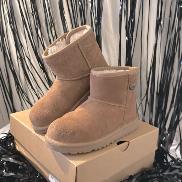 UGG Jona Chestnut boots size 2 - Picture 1 of 5